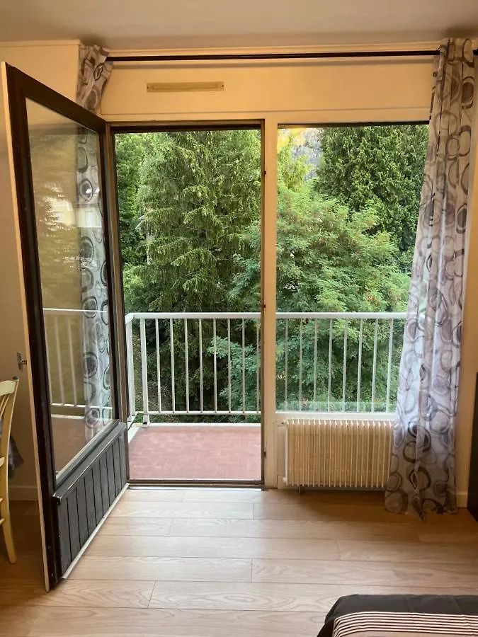 Apartment Superbe Appartement En Residence Avec Piscine. Aix-les-Bains France